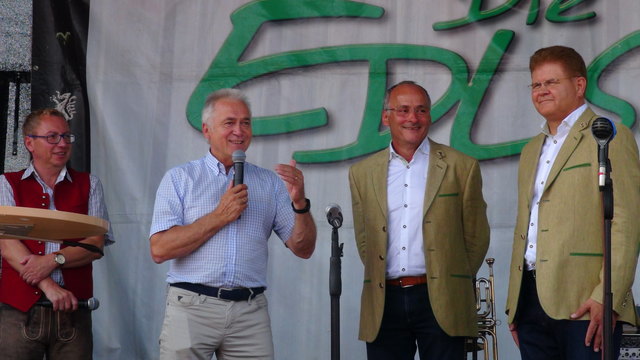 Bgm. Helmut Leitenberger würdigte die wirtschaftliche Bedeutung von Porsche Leibnitz als Arbeitgeber von 72 Mitarbeitern und wichtigen Leister von Kommunalsteuer für die Stadtkasse.