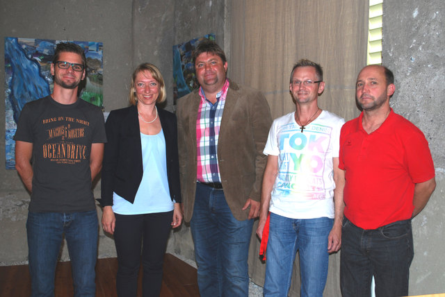 Christian Hornbanger, Tatjana Dobaj, Reinhard Kampl, Christian Schaffer (Sachbearbeiter für Wohnungsangelegenheiten der Stadtgemeinde Friesach) und GR Haimo Kandolf (von links) bei der Präsentation des Wohnprojektes
