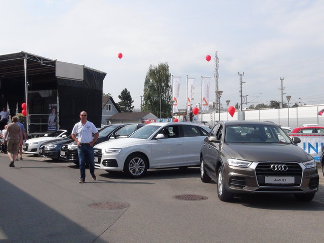 Neben der Bühne parkten die edlen Automobile der Marke Audi.