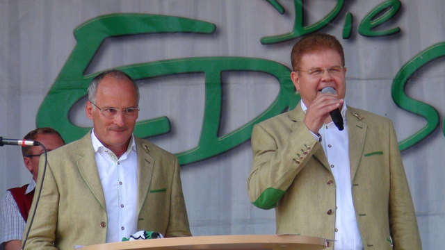 GF Hans Otter und Josef Steinbauer blickten mit stolz auf vier Jahrzehnte Porsche Leibnitz zurück.
