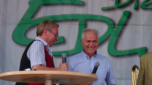 Auch Bgm. Helmut Leitenberger gratulierte Porsche Leibnitz zum 40. Geburtstag.