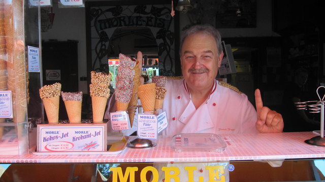 Thomas Truppe und sein "Morle Eis" verwöhnen die Gäste seit 40 Jahren.