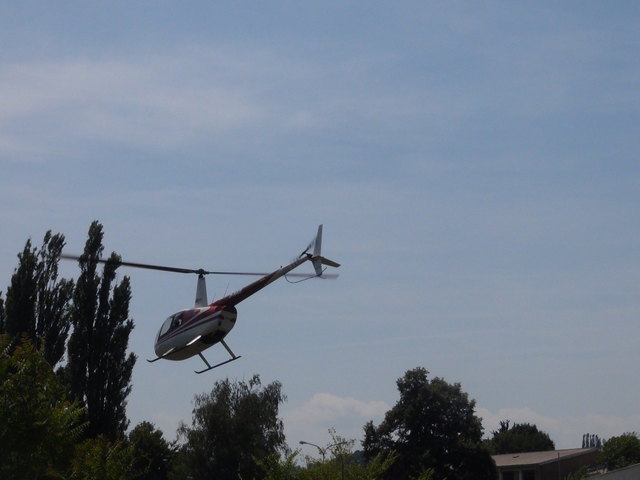 Zahlreiche Gäste nutzten die Möglichkeit eines Rundfluges mit dem Helikopter.