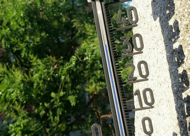 Am 05.07.2015 um 19.13 Uhr in 1030 Wien: 35 Grad — heiß hier: Remise - Verkehrsmuseum.