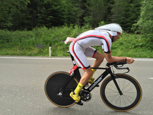 Armin Atzlinger auf der 185 Kilometer langen Radstrecke mit 3.800 Höhenmetern als zusätzliche Herausforderung.