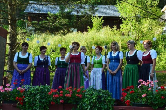 frau erika zinnebner beim herzlichen "griaß eich"