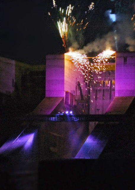 Feuerwerk beim Traunkraftwerk Pucking