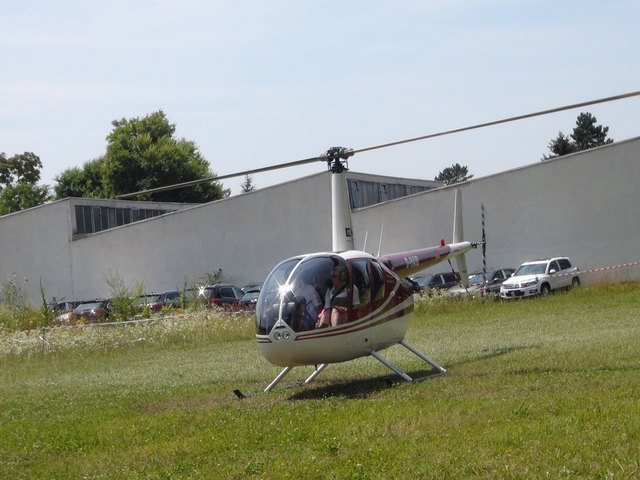 Im Dauereinsatz stand der Helikopter von Air Broker & Trading.