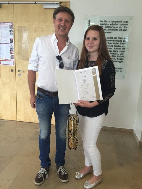 Das goldene Leistungsabzeichen auf der Trompete legte Franziska Dorfer ab. Mag. Franz Wagnermeyer betreute die Jungmusikerin seit der ersten Trompetenstunde.