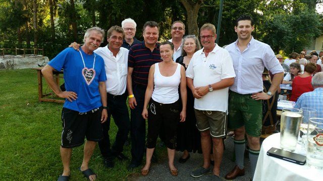 v.l. Fraktionsobmann GR Franz Hager Asten, Bezirksparteiobmann LAbg. StR Ing. Herwig Mahr, NAbg. Werner Neubauer, Klubobmann LAbg. Günter Steinkellner, Frau Bettina Ratzenberger, Bürgermeisterkandidat GV Roland Kappl, GR Anita Neubauer, Bgm. Karl Kollingbaum, NAbg. Mag. Phillip Schrangl