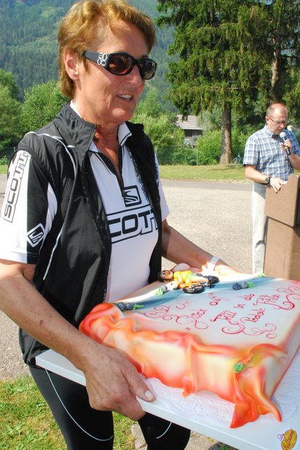 Von der Konditorei Nußbaumer gab es zur Eröffnung eine Radler-Torte