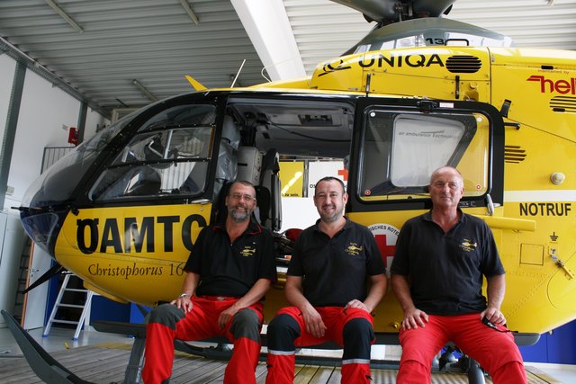 Notarzt Dr. Manfred Beham, Notfallsanitäter Stefan Schuch und der Pilot Cpt. Gerhard Trötzmüller (v.l.).