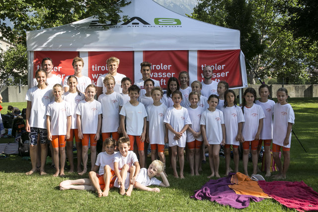 Schwimmteam Kruder Zirl mit Trainer Markus Senfter bei den Tiroler Landesmeisterschaften 2015