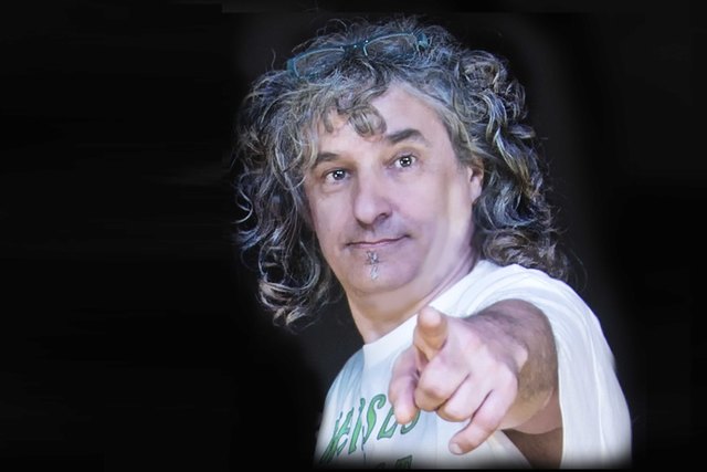 DA HANS sorgt am Semmering für Unterhaltung mit humorvollen Liedern.