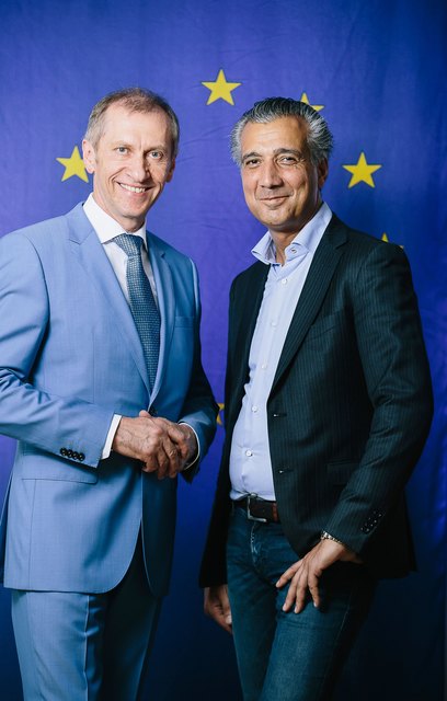 Hatte viel zu erzählen: Gastredner Amir Ghoreishi (r.) mit Josef Pesserl.
