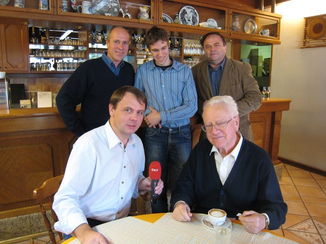 ORF Steiermark Moderator Sepp Loibner (Dietmannsdorf, St. Martin i. S.) im Interview mit Slavko Avsenik, Gerhard Hainzl, Manager der Mooskirchner aus Hollenegg, mit Gregor und Saso Avsenik. | Foto: KK