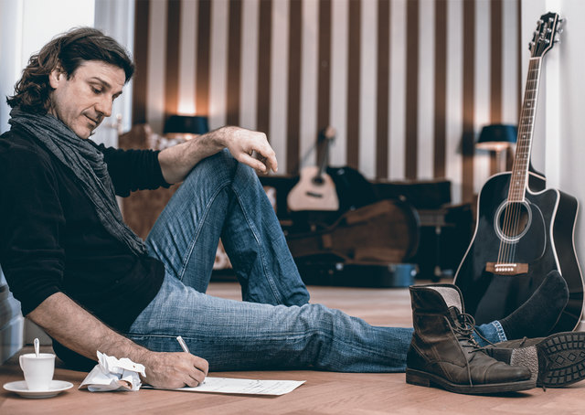 Philipp Griessler kommt mit seiner neuen CD "Vertraut und Fremd" nach Mönichkirchen