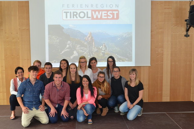 Gesundheitstourismus: Die Landecker BachelorstudentInnen mit TVB TirolWEst Geschäftsführerin Andrea Weber (ganz links). | Foto: UMIT/Hannes Schweighofer