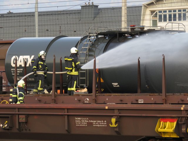Bei dem Vorfall sind rund 100-200 Liter Säure ausgetreten. | Foto: ZOOM-Tirol