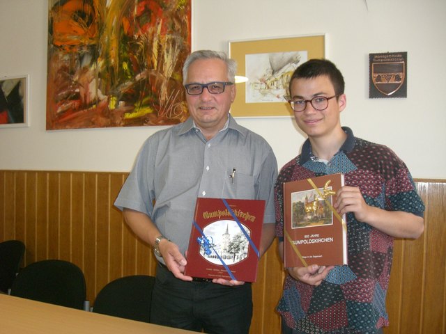 Bürgermeister Ferdinand Köck und Joe Zawinul Award Gewinner Max Lesser. | Foto: Marktgemeinde Gumpoldskirchen ©