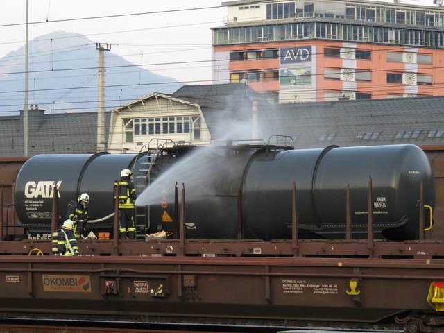 Das Leck wurde von der Werksfeuerwehr der Firma Sandoz geschlossen. | Foto: ZOOM-Tirol