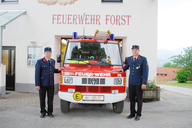 Auch Erwin Baldauf übergibt nun die Funktion des Kommandant-Stellvertreters der FF Forst an Sohn Michael Baldauf (v. li.)