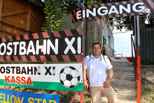 Seit Juni 2013 ist Zelenka Nachwuchsleiter und Kassier beim Fußballclub Ostbahn XI - und dem Club seit seiner Jugend eng verbunden