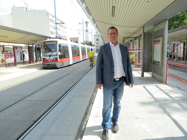 Bezirksvorsteher Georg Papai führt Gespräche mit den Wiener Linien über positive Veränderungen beim öffentlichen Verkehr im Bezirk.