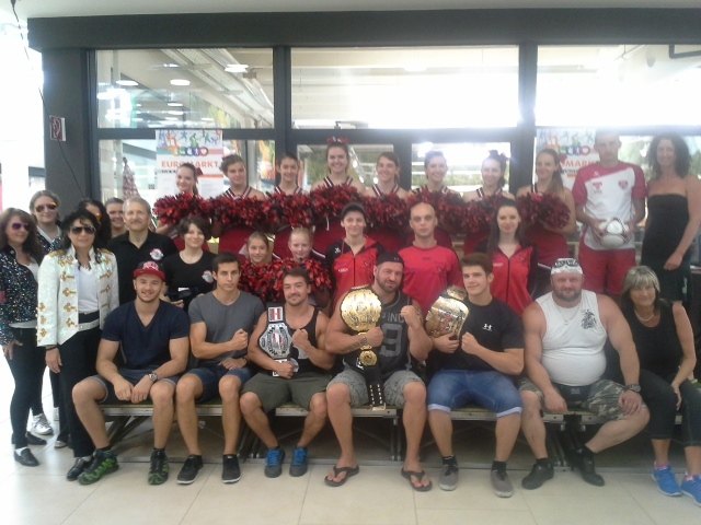 Gruppenfoto der teilnehmenden Akteure im Euromarkt Kapfenberg.