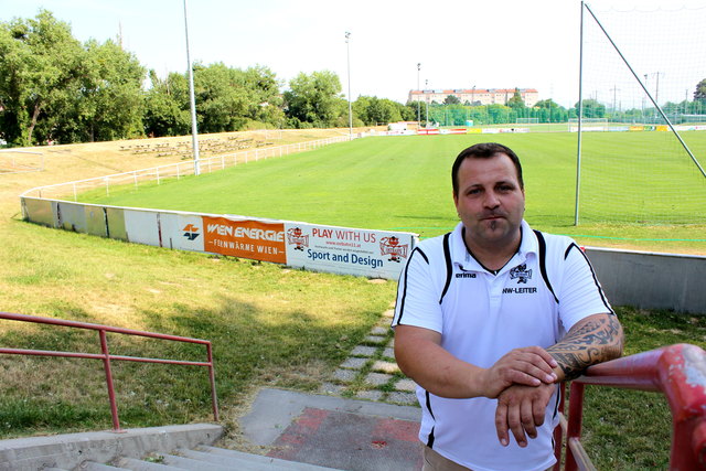 Seit Juni 2013 ist Zelenka Nachwuchsleiter und Kassier beim Fußballclub Ostbahn XI - und dem Club seit seiner Jugend eng verbunden