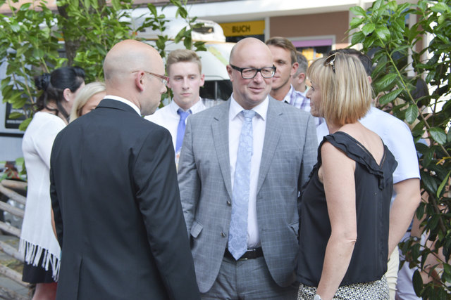 Neue Partner: die WOCHE Weiz ist jetzt im Gebäude der Steiermärkischen Sparkasse. Am Bild: Marco Klammler, Manfred Plank und Monika Wilfurth (v.l.n.r.).