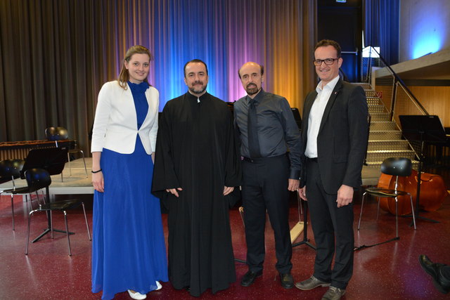 ( li.) Stephanie Schäfer, Mobile Jugendarbeit Kufstein, Erzpriester von Tirol der Metropolis von Austria des ökumenischen Patriarchats † Pater Emanuel, Professor Christos Kanettis, Dozent am Mozarteum Salzburg und Landeskonservatorium Innsbruck, Direktor der Landesmusikschule Günther Klausner