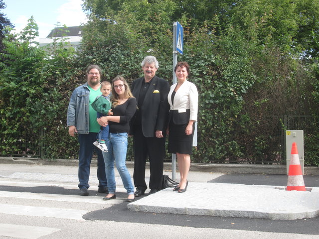 Gemeinderat Klaus Bergmaier, Gemeinderätin Jasmina Brdaninovic (mit Söhnchen Emin), Vizebürgermeister Gottfried Haselmayer, Gemeinderätin Gerda Ringhofer | Foto: SPÖ