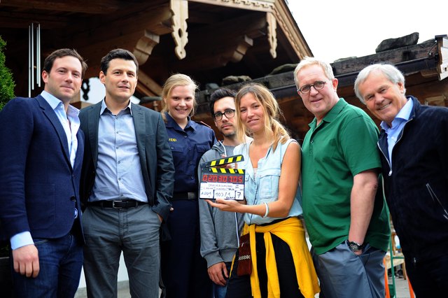 Am Set von "Drachenjungfrau": Jakob Pochlatko (Produzent), Manuel Rubey (Kommissar Martin Merana), Stefanie Reinsperger (Inspektorin Franziska Heilmayr), Klemens Hufnagl (Kamera), Catalina Molina (Regie), Harald Krassnitzer (Gastrolle Erlinger), Dieter Pochlatko (Produzent). | Foto: epo-film