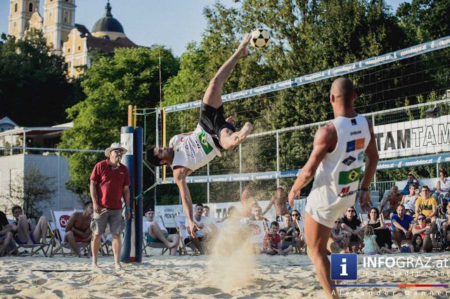 Spektakuläre Footvolley-Action am Fuße der Mariatroster Kirche gab’s beim "International Cup 2015".