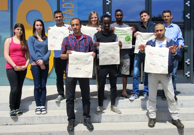 Die in Schwanenstadt untergebrachten Asylwerber bei ihrem Besuch in der PTS. Der Austausch soll weitergehen.