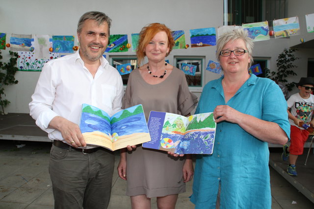 Bürgermeister Franz Vogl, VS-Direktorin Gabriele Leitner und Bibliotheksleiterin Maria Voithofer.