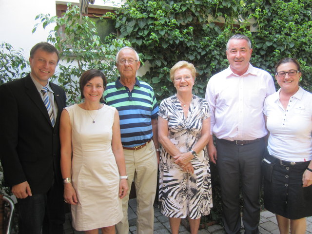 Thomas Heuberger, Petra Brandweiner-Schrott, Adolf Florian mit Gattin Inge, Bernhard Paugger, Waltraud Postl (v.l.).