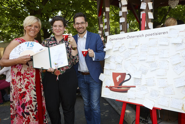 Bachmann Preisträgerin besuchte das Julius Meinl "Poesie Café": ORF Kärnten Landesdirektorin Karin Bernhard mit Bachmann Preisträgerin Nora Gombringer und Jürgen Ellensohn, Julius Meinl Kaffee | Foto: Johannes Puch