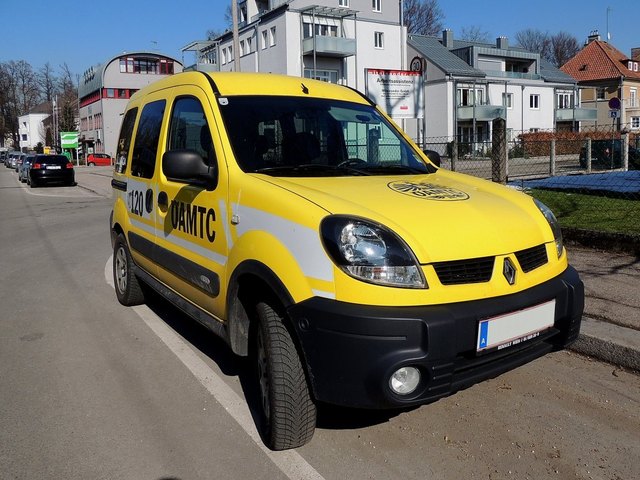Die ÖAMTC-Pannenautos ermöglichen Starthilfen - natürlich auch für Hubschrauber