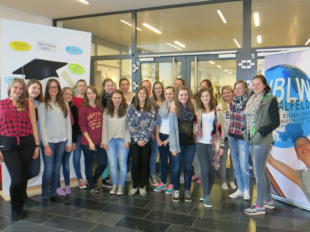 24 Praktikantinnen der HBLW Saalfelden wagen diesen Sommer mit dem Programm Erasmus+ den Sprung ins Ausland. Foto: Birgit Tatzreiter