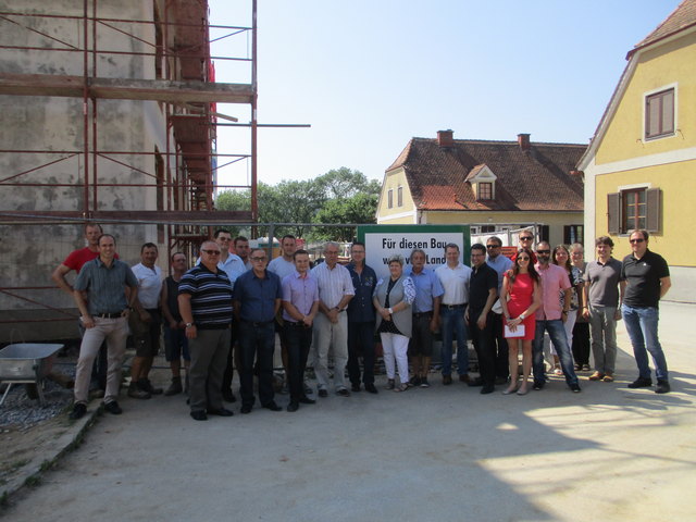 Gleichenfeier bei der Dumpackersiedlung 11, ein Bauprojekt der Siedlungsgenossenschaft Köflach.