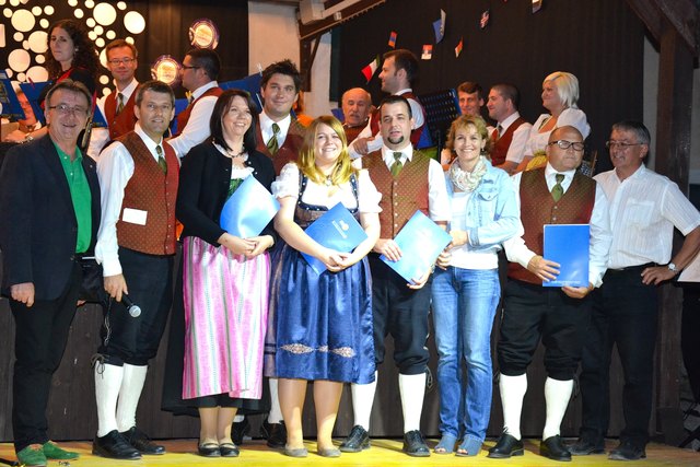 Obmann der BAG Gänserndorf Franz Haberl, Obmann Gernot Ertl, Sonja Humer - Silberne Ehrenmedaille, Kapellmeister Michael Müllner, Corinna Kridlo – Bronzene Ehrenmedaille, Christian Pfarr – Bronzene Ehrenmedaille, Landtagsabgeordnete Amrita Enzinger, Wolfgang Decker – Goldene Ehrenmedaille, Bürgermeister Reinhard Kridlo