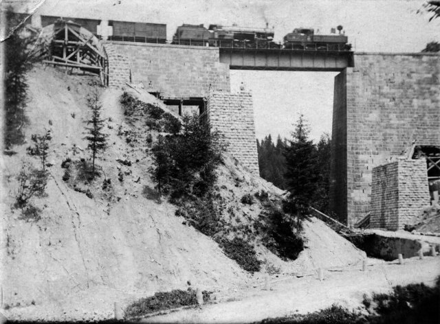 Der Bau der 28 Meter hohen Moosbachbrücke war eine enorme Herausforderung. | Foto: HV Pillersee