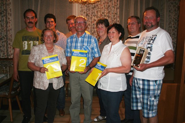 NR Bgm. Angela Fichtinger gratuliert GP Obmann Bgm. Friedrich Fürst und allen gewählten Vorstandsmitgliedern Gerald Hofbauer, Josef Schroll, Franz Rameder, Stefanie Rameder, Andrea Rameder, Erwin Hackl sowie geehrten Johann Mosgöller. | Foto: privat