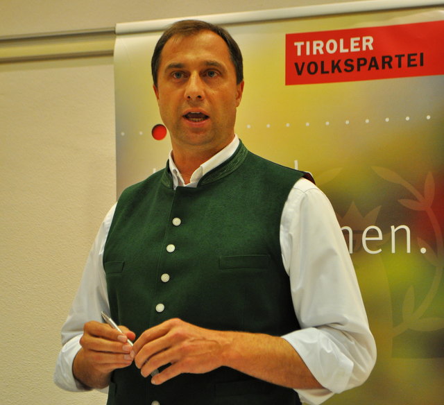 VP Ortsparteiobmann Stefan Mühlegger bei seinen Ausführungen