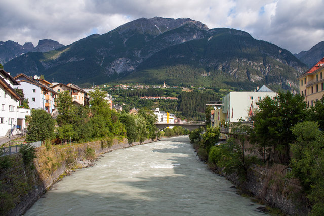 Am 9.7.2015 flossen hier trotz morgendlichen Volllastbetrieb der Oberliegerkraftwerke 80 m³/s Wasser durch Landeck! © Ing. Günter Kramarcsik