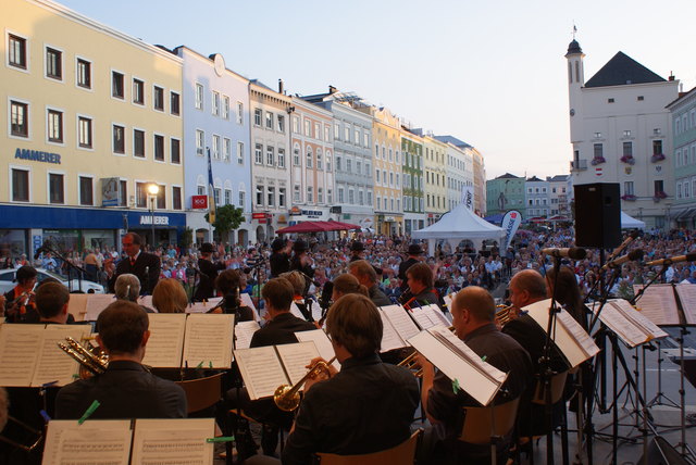 Musikgenuss unter freiem Himmel bietet auch das Open Air des Sinfonischen Blasorchesters Ried am 18. Juli.