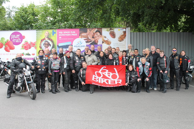 Die Red Biker Wien luden zu einer großen Tour im Gedenken an den 2014 verstorbenen Bezirksvorsteher Norbert Scheed.