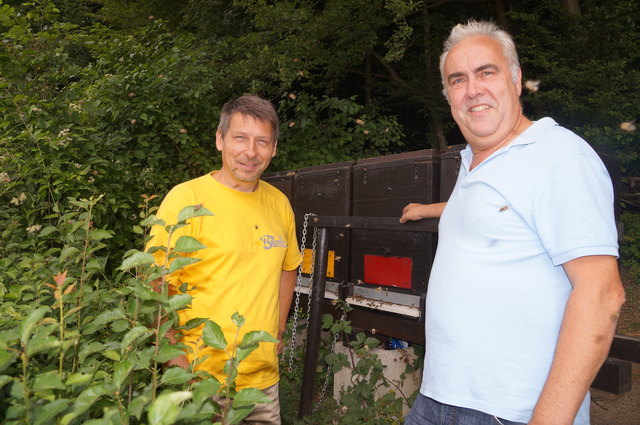 Imker Benno Karner und Stadtrat Harald Wolkerstorfer setzen sich dafür ein, Purkersdorf zur "Bienenstadt" zu machen.